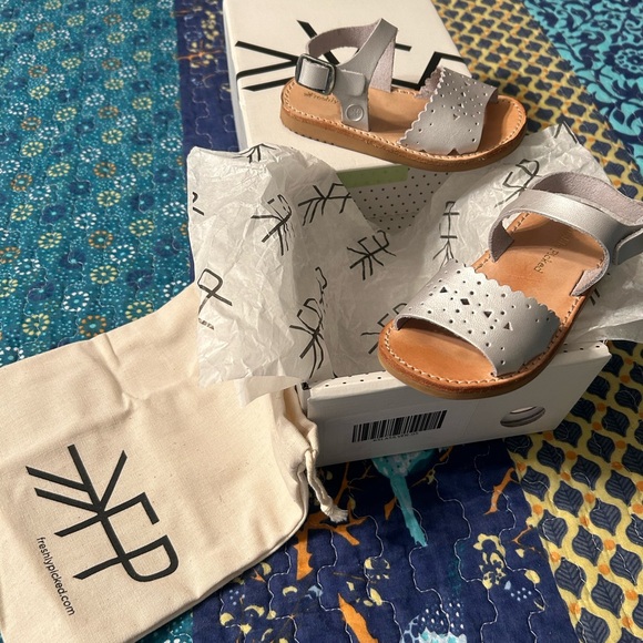 Freshly Picked Silver Laguna Sandal Size 5 New in Box - Picture 4 of 6